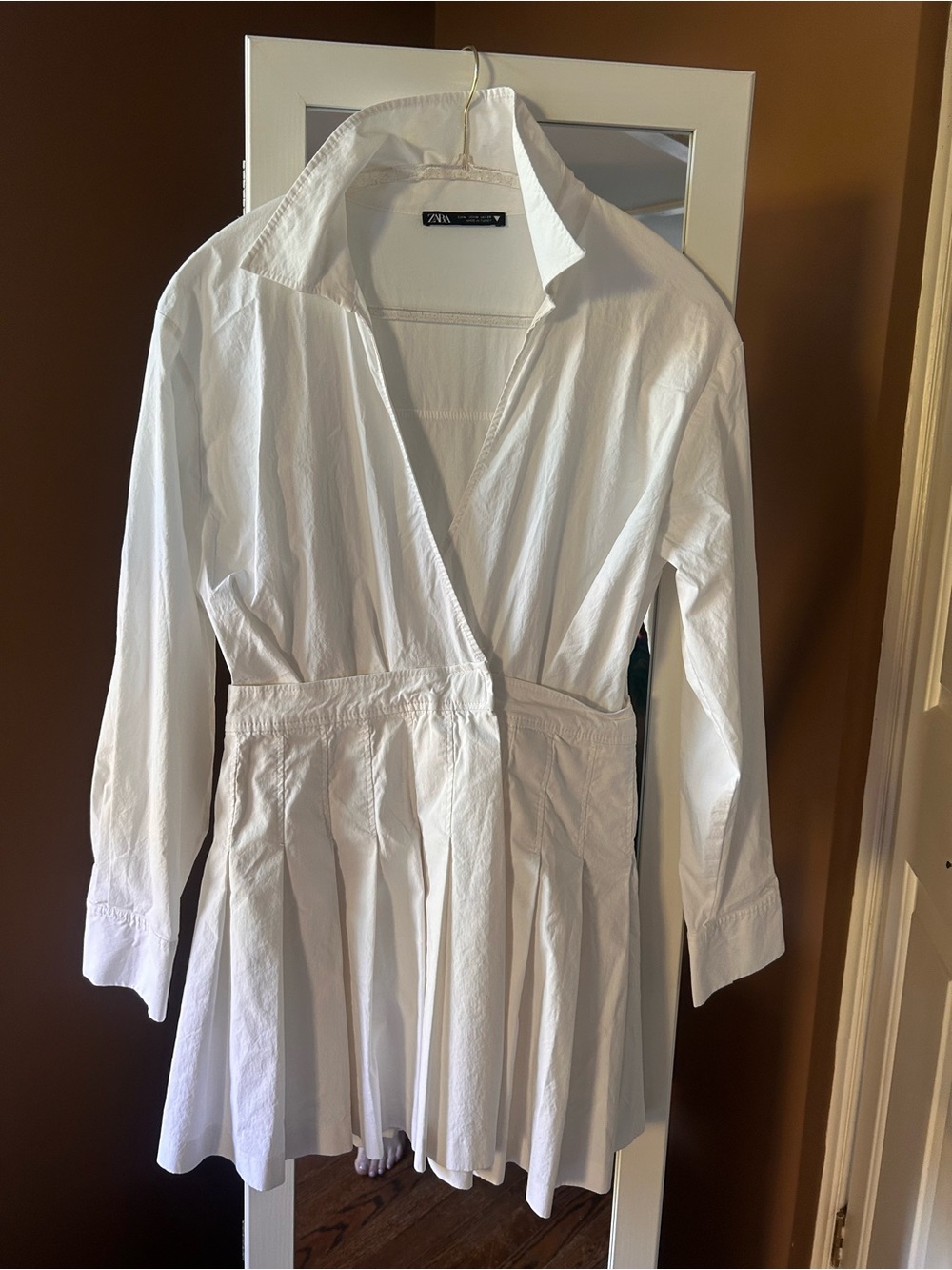 ZARA White V-Neck Pleated Shirt Dress, excellent condition, like new, M